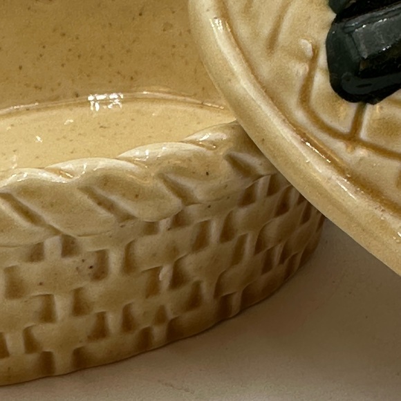 Metlox Poppytrail Rooster Hen On Nest - Picture 11 of 16